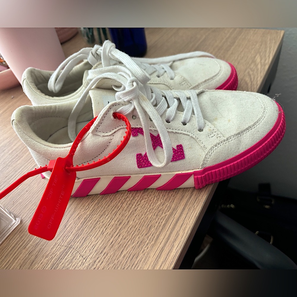 OFF WHITE pink sneakers